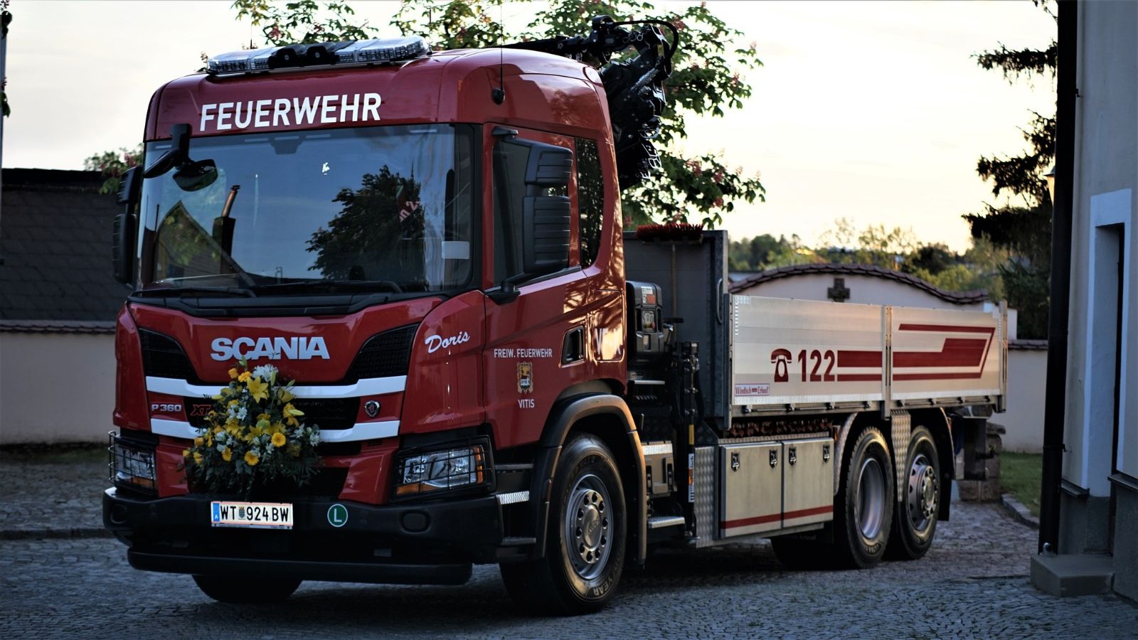 Versorgungsfahrzeug mit Kran (VF-K) der Feuerwehr Vitis, Scania P360